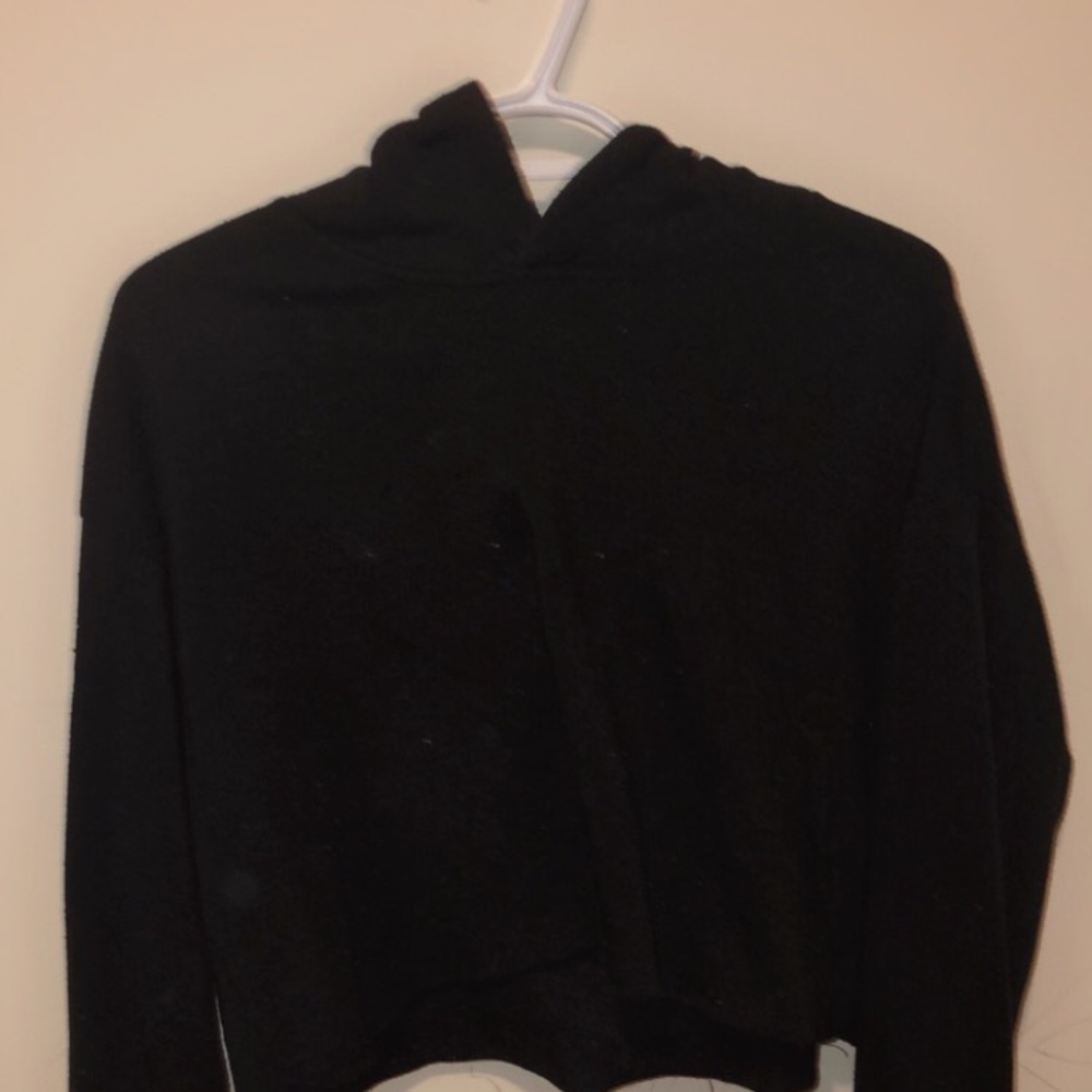 Black cropped top hoddie